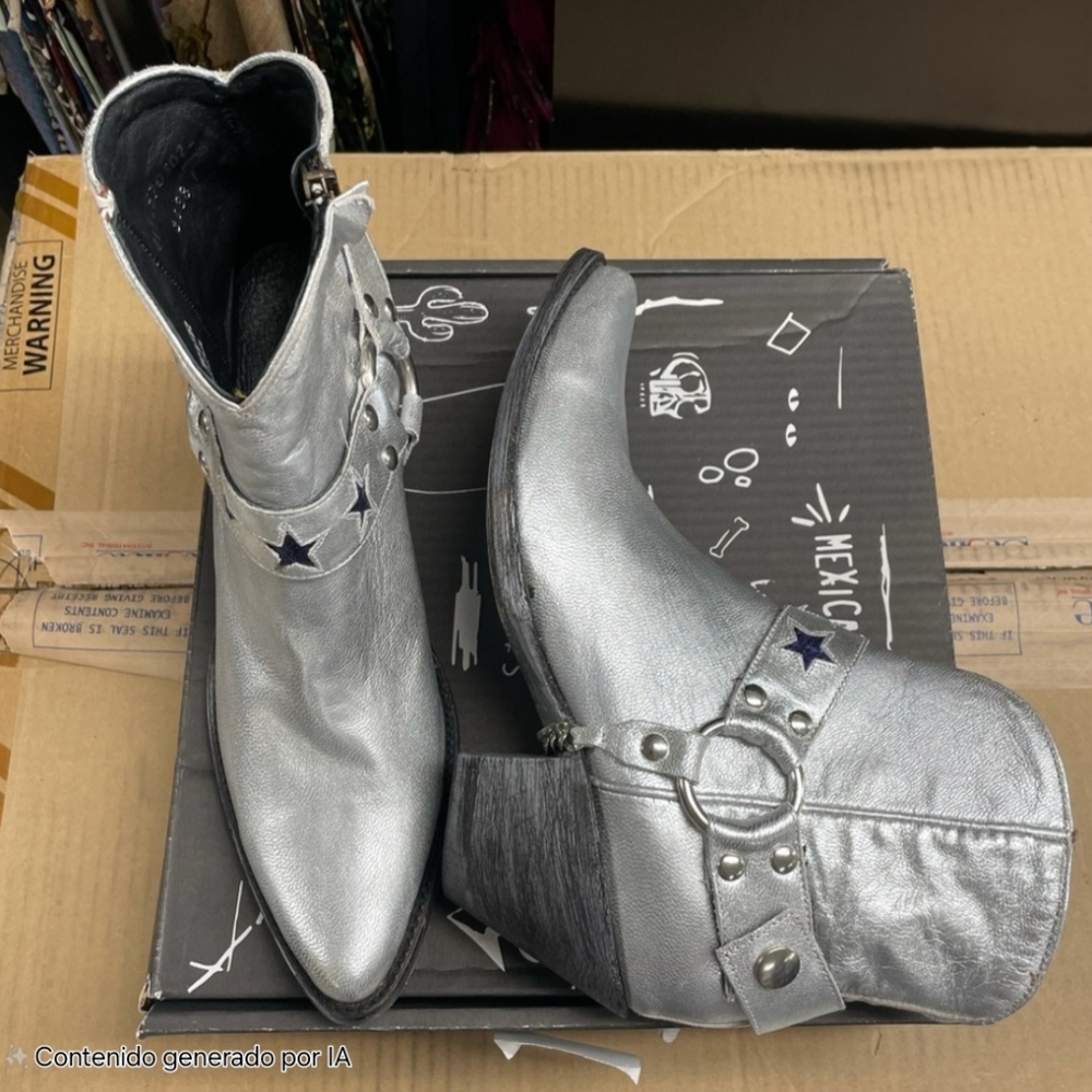 MEXICANA Silver Ankle Boots with Star Accents